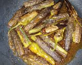A picture of step 8 of Okra Chilli Fry.