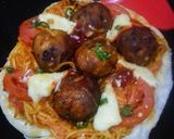 A picture of step 7 of Masala e Noodles & Kofta Pizza.