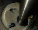 A picture of step 3 of Banana & Date Shake.