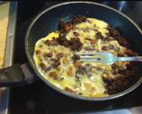 Foto del paso 4 de la receta: Revuelto de morcilla fresca con frutos secos