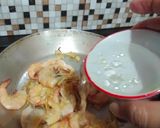 Foto langkah ke 3 dari resep Tumis Brokoli Udang.