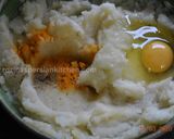 A picture of step 3 of Iranian Potato Patties Sandwich ساندویچ کوکو سیب زمینی.