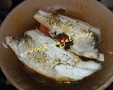 Foto del passaggio 3 della ricetta Spigola sfilettata all'Acqua Pazza