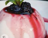 Hình bước làm 4 của món Pudding sữa kèm mứt dâu tằm