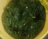 A picture of step 1 of Lasooni Palak.
