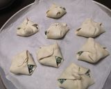 Foto del passaggio 4 della ricetta Fagottini di sfoglia con ricotta e spinaci