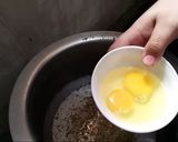 A picture of step 3 of Meat minced egg cheese sandwich.