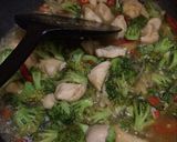 Foto langkah ke 5 dari resep Tumis brokoli & ayam.