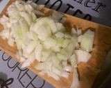 Une image de l'étape 3 de Saucisses allemandes aux poivrons verts, oignon et épices.