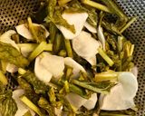Hình bước làm 1 của món Canh dưa cải củ rong biển