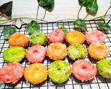 Foto langkah ke 10 dari resep Donat mini glasir gula.