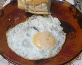 Foto del paso 7 de la receta: Huevo frito, rapidísimo, fácil y sabroso