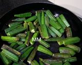 A picture of step 2 of Bhindi/Okra Gravy Masala.