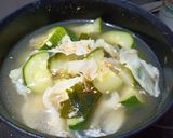 Hình bước làm 2 của món Canh bí ngòi bắp cải ruốc nấm keto