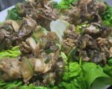 Foto del paso 5 de la receta: Salteado de pollo,🍗calabacin y champiñón en hojas de lechuga🥬🍄🟫🧅
