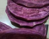 Foto langkah ke 1 dari resep Ubi Ungu Goreng.