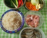 Foto langkah ke 1 dari resep Thai Fried Rice Pineapple.