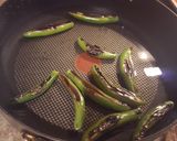 Foto del paso 3 de la receta: Costillitas de cerdo en salsa de jitomates asados
