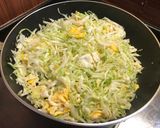 Foto del paso 2 de la receta: Huevos revueltos con repollo