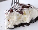 A picture of step 4 of Cookies and ice cream pie.