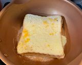 Hình bước làm 3 của món French Toast Bơ Đậu Phộng