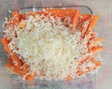 Foto langkah ke 1 dari resep Cheesy Herb Roasted Carrots.
