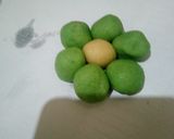 A picture of step 3 of Flower Cookie.
