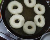 Foto langkah ke 6 dari resep Donat mantul empuk tanpa susu tanpa telur.