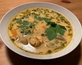 Foto del paso 10 de la receta: Tom Kha Goong (ต้มยำกุ้ง) (Sopa picante Thai con gambas)
