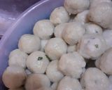 Foto langkah ke 2 dari resep Cilok ikan bumbu kacang.