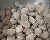 A picture of step 2 of Chatpate soya chunks.