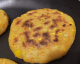 Foto del paso 6 de la receta: Arepas🫓de calabacín y zanahoria con queso🧀🥕🥯