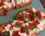 Une image de l'étape 5 de Tartine de ricotta et tomates séchées.