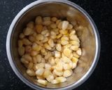 A picture of step 2 of Sweet corn and carrot soup.