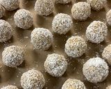 Une image de l'étape 3 de Boules d’énergie noix de coco.
