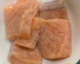 Hình bước làm 2 của món Cá hồi sốt bơ quất