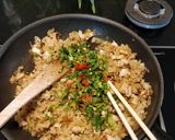 Hình bước làm 2 của món Cơm chiên thịt gà