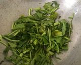 A picture of step 1 of Dry methi besan.