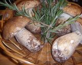 Foto del passaggio 1 della ricetta Sformatini di porcini e patate in un letto morbido di nocciole