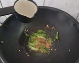 A picture of step 2 of Rava Upma.