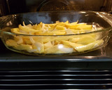 Foto del paso 1 de la receta: Patatas y cebolla asadas con ensalada de salmón y aguacate