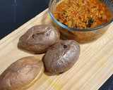Foto del paso 1 de la receta: Patatas asadas rellenas con sobras