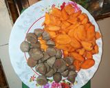 Foto langkah ke 1 dari resep Tumis wortel dengan bakso.