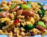 Foto langkah ke 6 dari resep Tumis Fusili Sosis.