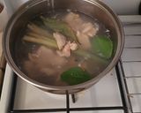 Foto langkah ke 1 dari resep Sup Ayam Kuning Khas Betawi.