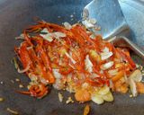 Foto langkah ke 4 dari resep Oseng Pepaya Muda dan Ikan Teri.