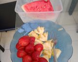 Foto langkah ke 1 dari resep Menu Diet Jus Stroberi Nanas Semangka.