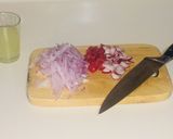 Foto del paso 2 de la receta: Encurtido de Cebolla y Ají 👨🍳