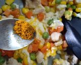 รูปขั้นตอนการทำที่ 3 ของ อกไก่ผัดผงกะหรี่ ใส่ไข่ ผักสามสี คลีน