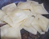Foto del passaggio 4 della ricetta Ravioli con crema di patate e salsiccia 🥔🍖🥂